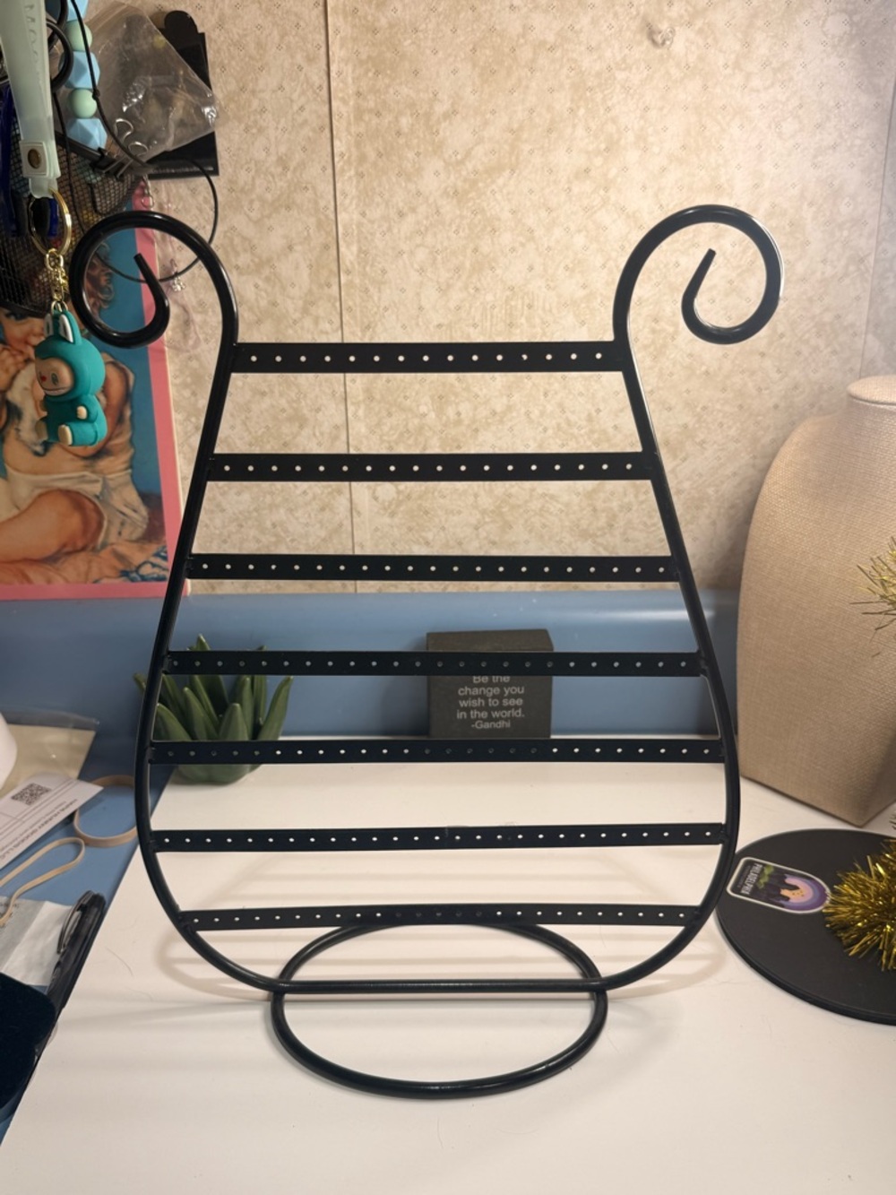 Black Teardrop Metal Earring Holder Stand